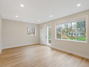 6251 SE 49th Ave in Portland, OR - Building Photo - Building Photo
