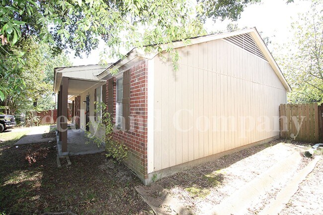 5677 Fenway Dr in Memphis, TN - Building Photo - Building Photo