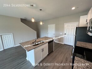 2044 Silverstone Cir in Clearwater, FL - Building Photo - Building Photo