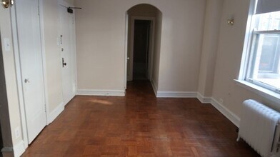 1209 W Sherwin Ave in Chicago, IL - Building Photo - Building Photo