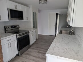 344 E Main St in Clinton, CT - Building Photo - Building Photo