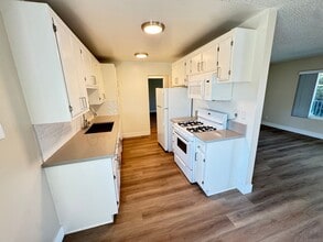 Pointe Mesa in Costa Mesa, CA - Building Photo - Interior Photo