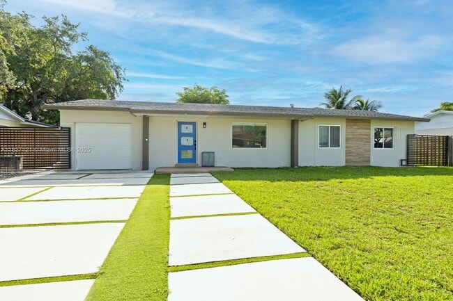 18013 SW 89th Pl in Palmetto Bay, FL - Building Photo - Building Photo