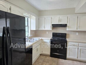 7838 W 61st Terrace in Overland Park, KS - Building Photo - Building Photo