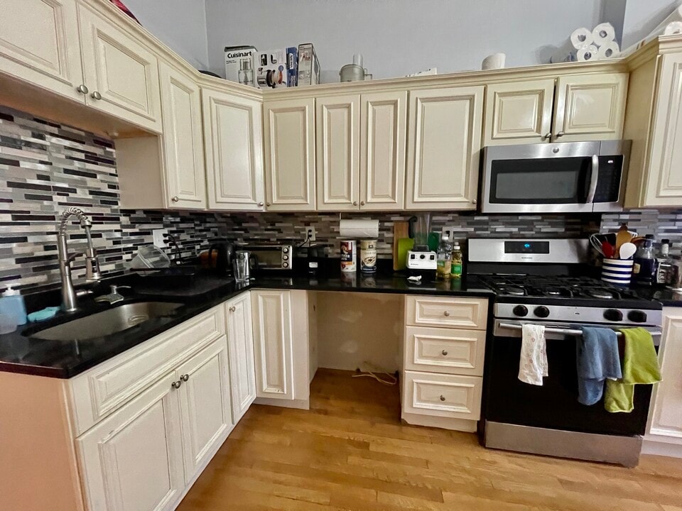 686 Parker St, Unit 2 in Boston, MA - Building Photo