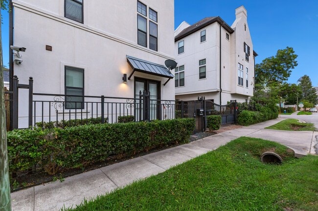 property at 1406 Hickory St