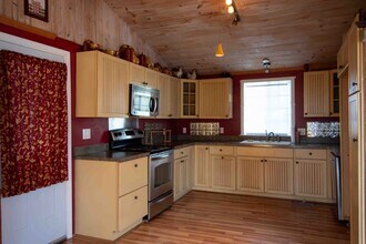 6 Coates Ave in South Deerfield, MA - Building Photo - Building Photo