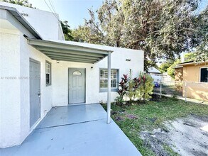 1278 NW 44th St in Miami, FL - Building Photo - Building Photo