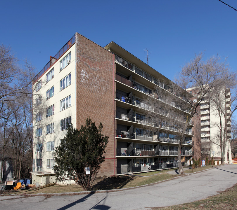 2460 Keele St in Toronto, ON - Building Photo