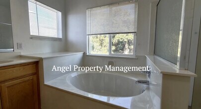 1475 Garold Ln in Manteca, CA - Building Photo - Building Photo