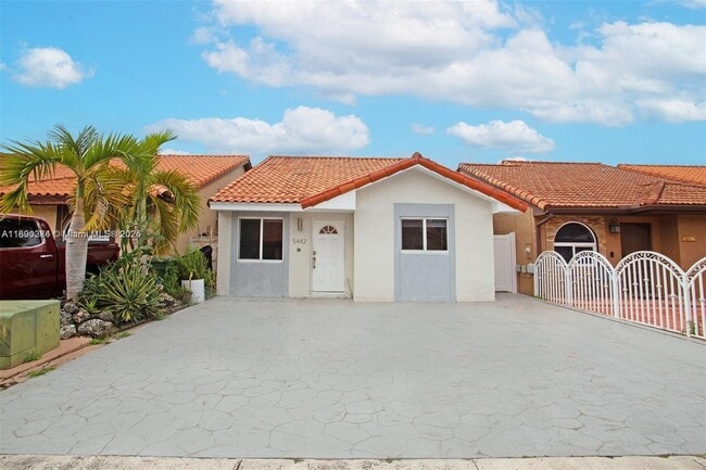 5442 W 27th Ave in Hialeah, FL - Building Photo - Building Photo