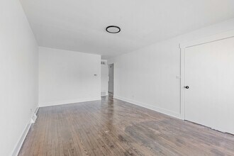 7055 W 63rd St in Chicago, IL - Building Photo - Building Photo