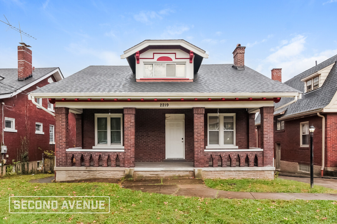2219 Shasta Pl in Cincinnati, OH - Building Photo