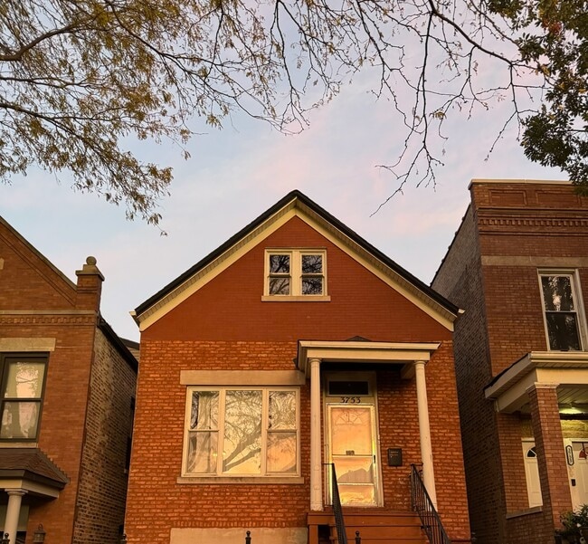 3753 S Hermitage Ave, Unit 1 in Chicago, IL - Building Photo - Building Photo