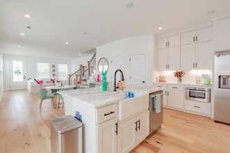 1047 S Hollywood Ave in Fayetteville, AR - Building Photo - Building Photo