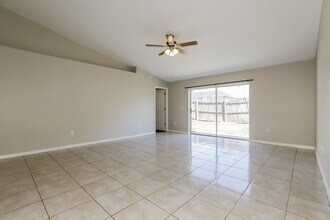 4706 N Dawnmeadow Ct in Plant City, FL - Building Photo - Building Photo