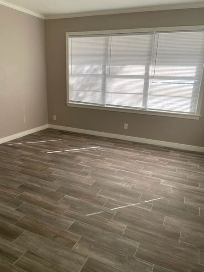 504 Crepe Myrtle Ave in Orange, TX - Building Photo - Building Photo