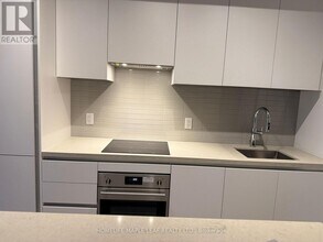 4015 The Exchange in Mississauga, ON - Building Photo - Building Photo