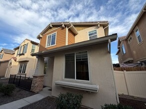 646 S Brampton Ave in Rialto, CA - Building Photo - Building Photo