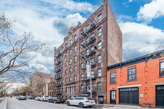 248 Hall St in Brooklyn, NY - Building Photo - Building Photo