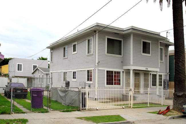 1018-1024 E 17th St in Long Beach, CA - Foto de edificio - Building Photo