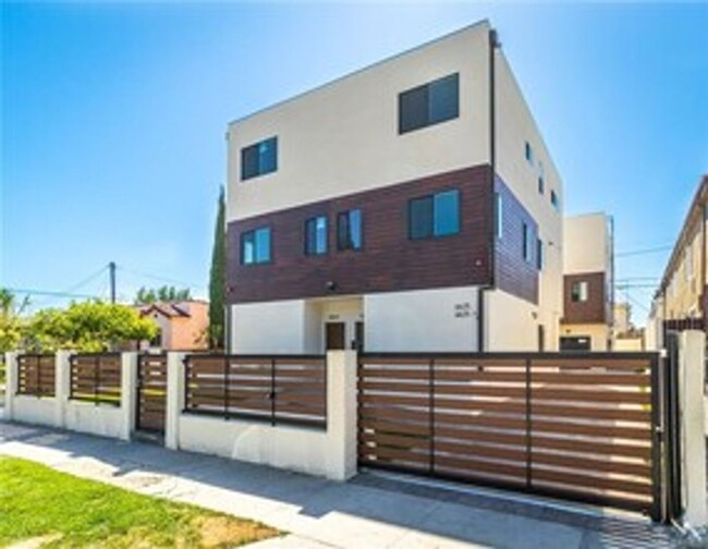 6625 Beck Ave in Los Angeles, CA - Foto de edificio - Building Photo