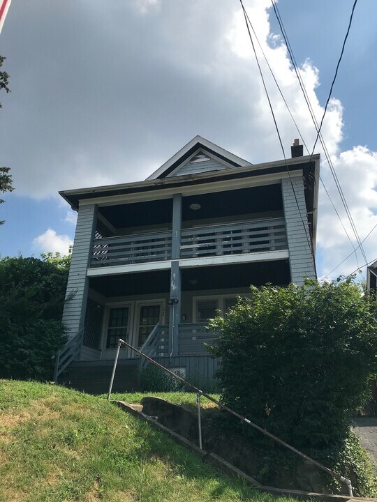 2466 Fairview Ave in Cincinnati, OH - Building Photo
