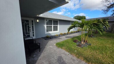 131 Puffin Ct in Royal Palm Beach, FL - Building Photo - Building Photo