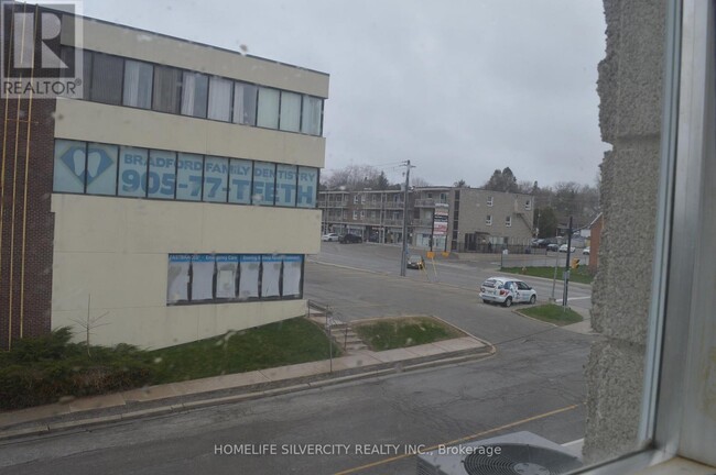 64 Holland St W in Bradford West Gwillimbury, ON - Building Photo - Building Photo