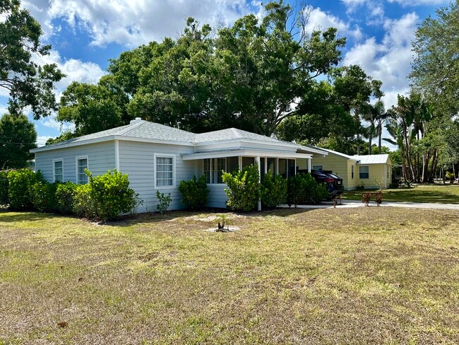 2515 Vero Beach Ave in Vero Beach, FL - Building Photo - Building Photo