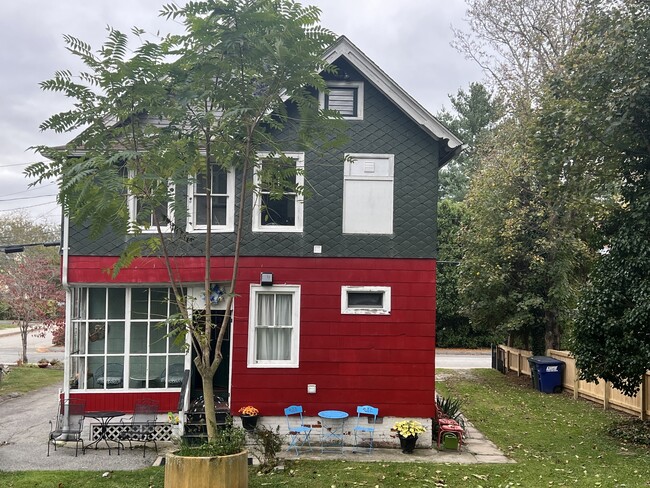 39 Pearl St in Groton, CT - Building Photo - Building Photo