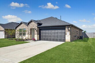 3505 Rockefeller Rd in Texas City, TX - Building Photo - Building Photo