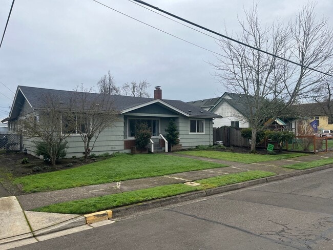 525 10th St in Springfield, OR - Building Photo - Building Photo