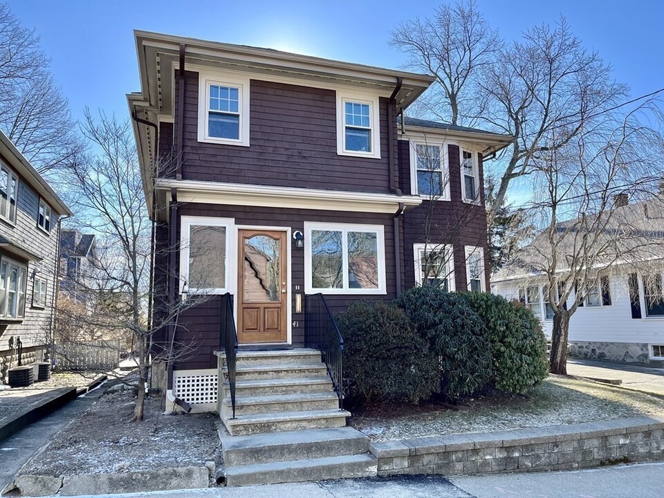 41-43-43 Newland Rd in Arlington, MA - Building Photo