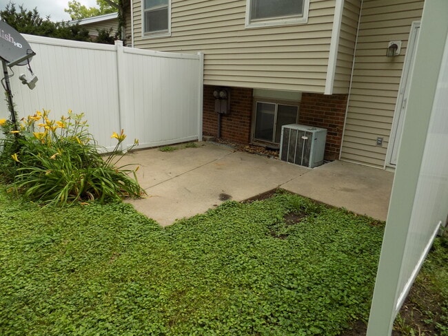 property at 5553 Canterbury Ln