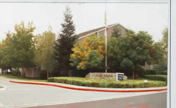 Crestview Apartments in San Ramon, CA - Foto de edificio - Building Photo