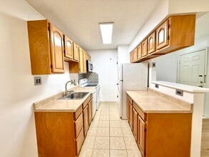 2750 Holly Hall St, Unit 504 in Houston, TX - Building Photo - Building Photo