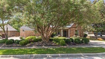 2301 Brookcrest Ln in Grapevine, TX - Building Photo