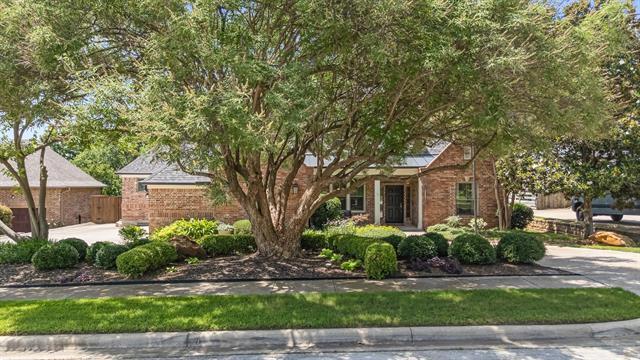 2301 Brookcrest Ln in Grapevine, TX - Building Photo