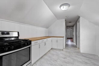 5042 W Winnemac Ave, Unit #2 in Chicago, IL - Building Photo - Building Photo