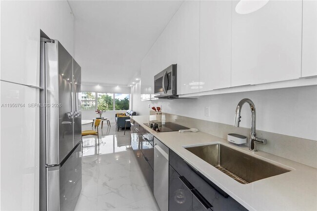 3250 NE 28th St in Fort Lauderdale, FL - Building Photo - Building Photo