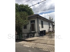 1023 Clouet St in New Orleans, LA - Building Photo
