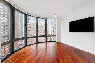 155 W 70th St, Unit 11D in New York, NY - Foto de edificio - Building Photo