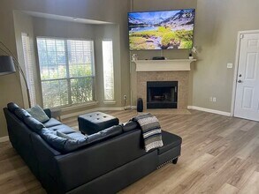 1965 Timber Oaks Dr in Garland, TX - Foto de edificio - Building Photo