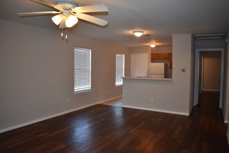 1715 Manor Garden Curve in Greenville, TX - Building Photo - Building Photo