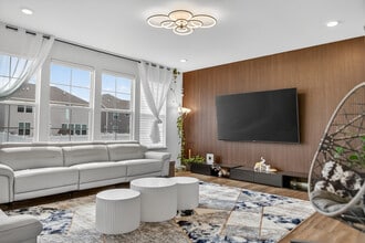 395 S Pointe Ave in South Elgin, IL - Building Photo - Building Photo