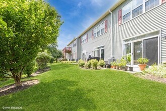2429 Golf Ridge Cir in Naperville, IL - Building Photo - Building Photo