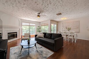 8051 Bay Branch Dr in Spring, TX - Building Photo