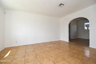304 Maricela Dr in El Paso, TX - Building Photo - Building Photo