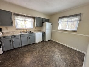 825 Glendale Ave in South Charleston, WV - Building Photo - Building Photo